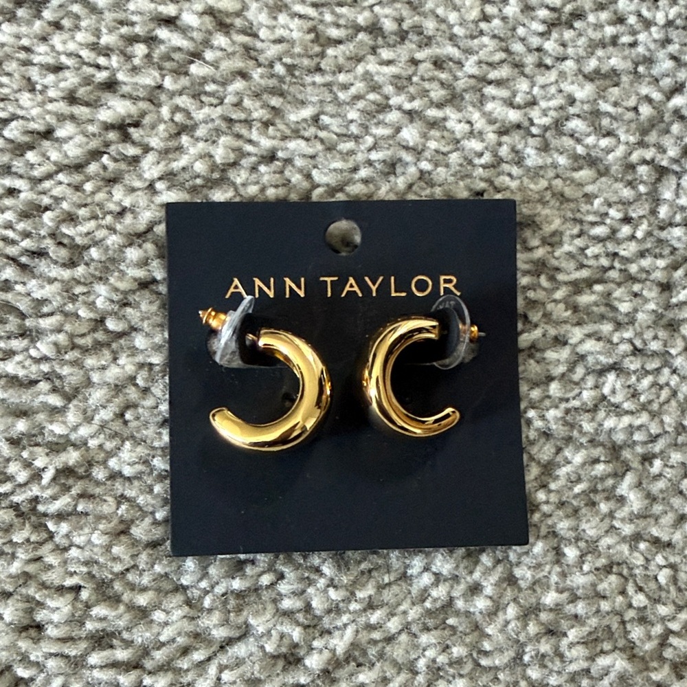Ann Taylor Gold Crescent Hoop Stud Earrings - Shiny Gold